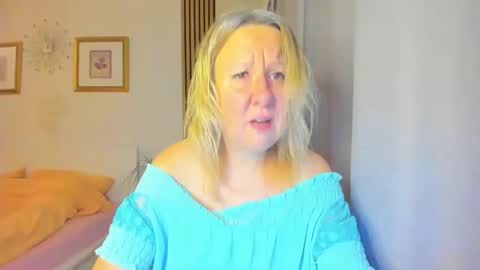 Snapshot of blonde_angel20 chatting on December 30, 2024, 5:48 am Nicole online show from December 30, 2024, 5:48 am