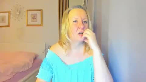 Snapshot of blonde_angel20 chatting on December 31, 2024, 2:36 pm Nicole online show from December 31, 2024, 2:36 pm