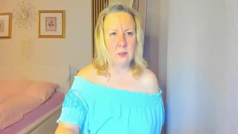 Snapshot of blonde_angel20 chatting on January 2, 2025, 4:02 pm Nicole online show from January 2, 2025, 4:02 pm