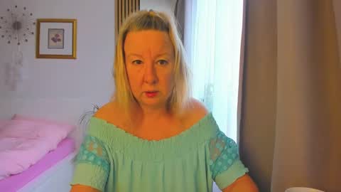 Snapshot of blonde_angel20 chatting on January 5, 2025, 9:15 am Nicole online show from January 5, 2025, 9:15 am