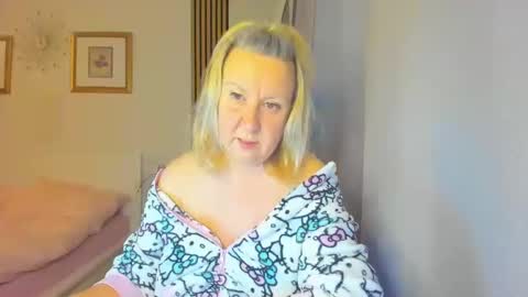 Snapshot of blonde_angel20 chatting on January 5, 2025, 4:16 pm Nicole online show from January 5, 2025, 4:16 pm