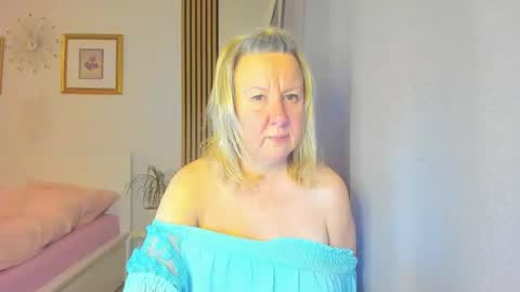 Snapshot of blonde_angel20 chatting on January 5, 2025, 7:28 pm Nicole online show from January 5, 2025, 7:28 pm
