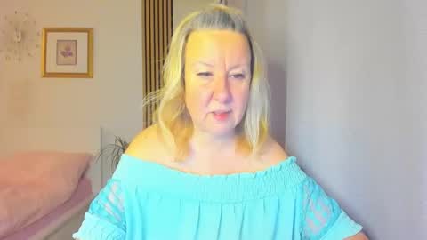 Snapshot of blonde_angel20 chatting on January 6, 2025, 4:47 am Nicole online show from January 6, 2025, 4:47 am