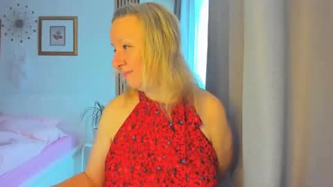 Snapshot of blonde_angel20 chatting on January 8, 2025, 11:54 am Nicole online show from January 8, 2025, 11:54 am