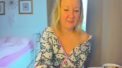 Snapshot of blonde_angel20 chatting on January 11, 2025, 9:15 am Nicole online show from January 11, 2025, 9:15 am
