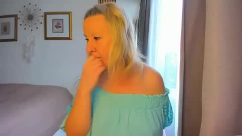 Snapshot of blonde_angel20 chatting on January 28, 2025, 9:08 am Nicole online show from January 28, 2025, 9:08 am