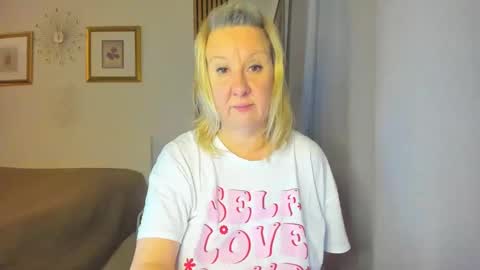 Snapshot of blonde_angel20 chatting on January 28, 2025, 5:14 pm Nicole online show from January 28, 2025, 5:14 pm