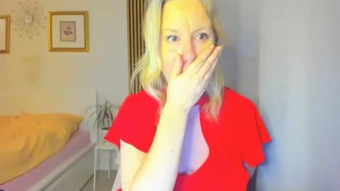 Snapshot of blonde_angel20 chatting on January 30, 2025, 5:17 pm Nicole online show from January 30, 2025, 5:17 pm