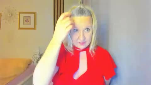 Snapshot of blonde_angel20 chatting on January 31, 2025, 5:32 pm Nicole online show from January 31, 2025, 5:32 pm