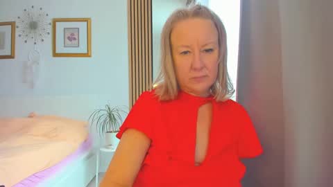 Snapshot of blonde_angel20 chatting on February 5, 2025, 10:19 am Nicole online show from February 5, 2025, 10:19 am