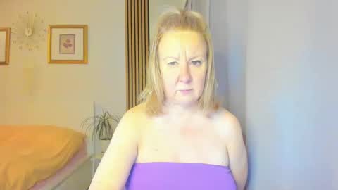 Snapshot of blonde_angel20 chatting on February 5, 2025, 8:46 pm Nicole online show from February 5, 2025, 8:46 pm