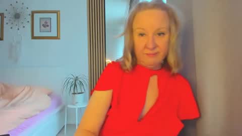 Snapshot of blonde_angel20 chatting on February 6, 2025, 8:39 am Nicole online show from February 6, 2025, 8:39 am