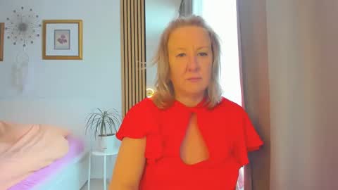 Snapshot of blonde_angel20 chatting on February 6, 2025, 11:43 am Nicole online show from February 6, 2025, 11:43 am