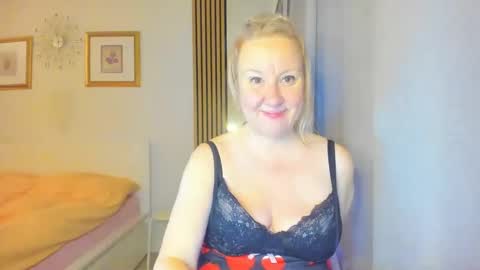 Snapshot of blonde_angel20 chatting on February 6, 2025, 7:40 pm Nicole online show from February 6, 2025, 7:40 pm
