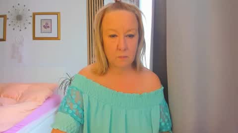 Snapshot of blonde_angel20 chatting on February 13, 2025, 8:06 am Nicole online show from February 13, 2025, 8:06 am