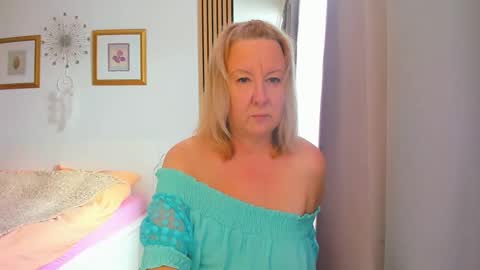 Snapshot of blonde_angel20 chatting on February 18, 2025, 12:17 pm Nicole online show from February 18, 2025, 12:17 pm