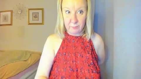Snapshot of blonde_angel20 chatting on February 19, 2025, 5:16 pm Nicole online show from February 19, 2025, 5:16 pm