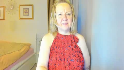 Snapshot of blonde_angel20 chatting on February 20, 2025, 5:51 pm Nicole online show from February 20, 2025, 5:51 pm