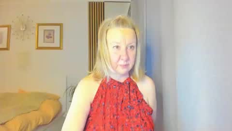 Snapshot of blonde_angel20 chatting on February 25, 2025, 5:15 pm Nicole online show from February 25, 2025, 5:15 pm