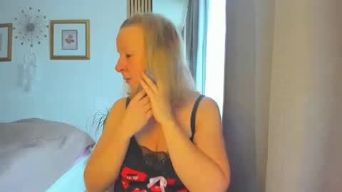 Snapshot of blonde_angel20 chatting on March 3, 2025, 9:33 am Nicole online show from March 3, 2025, 9:33 am