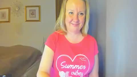 Snapshot of blonde_angel20 chatting on March 3, 2025, 5:39 pm Nicole online show from March 3, 2025, 5:39 pm