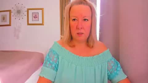 Snapshot of blonde_angel20 chatting on March 6, 2025, 9:58 am Nicole online show from March 6, 2025, 9:58 am