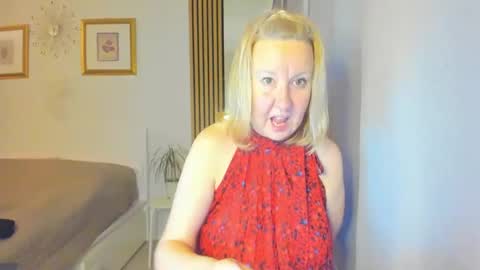 Snapshot of blonde_angel20 chatting on March 6, 2025, 7:32 pm Nicole online show from March 6, 2025, 7:32 pm