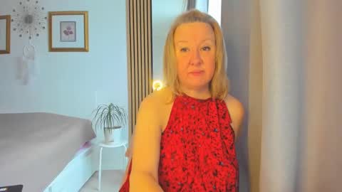 Snapshot of blonde_angel20 chatting on March 7, 2025, 6:46 am Nicole online show from March 7, 2025, 6:46 am