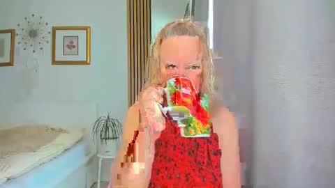 Snapshot of blonde_angel20 chatting on March 10, 2025, 9:32 am Nicole online show from March 10, 2025, 9:32 am