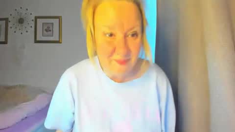 Snapshot of blonde_angel20 chatting on March 11, 2025, 4:18 pm Nicole online show from March 11, 2025, 4:18 pm