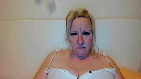 Snapshot of blonde_angel20 chatting on September 24, 2025, 8:23 pm Nicole online show from September 24, 2025, 8:23 pm