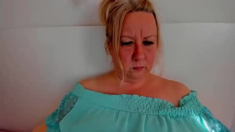 Snapshot of blonde_angel20 chatting on September 25, 2025, 12:20 pm Nicole online show from September 25, 2025, 12:20 pm
