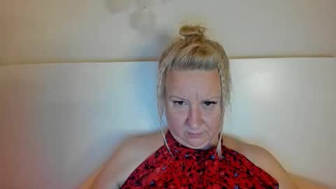 Snapshot of blonde_angel20 chatting on September 27, 2025, 5:07 pm Nicole online show from September 27, 2025, 5:07 pm