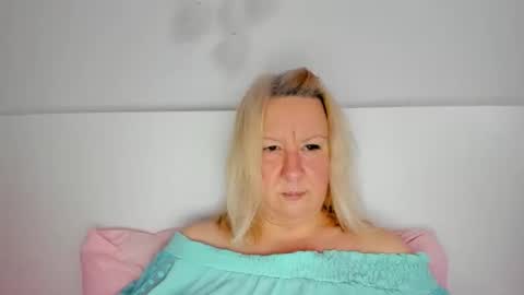 Snapshot of blonde_angel20 chatting on October 18, 2025, 1:23 pm Nicole online show from October 18, 2025, 1:23 pm