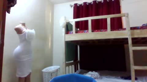 blonde_barby online show from November 19, 2025, 5:40 am