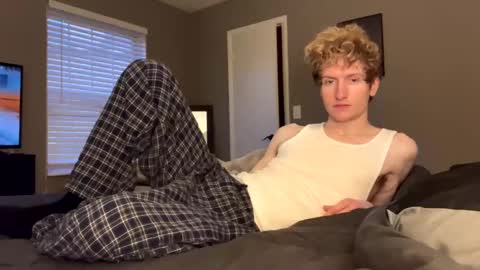 Snapshot of blonde_boi99 chatting on February 1, 2025, 12:37 pm Blondie online show from February 1, 2025, 12:37 pm