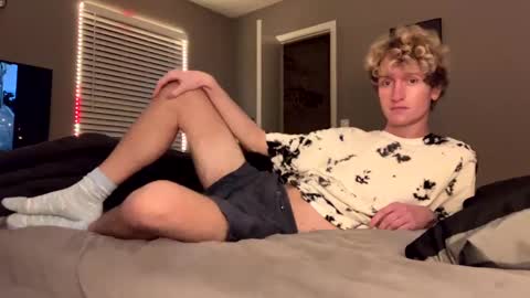 Snapshot of blonde_boi99 chatting on September 30, 2025, 3:33 am Blondie online show from September 30, 2025, 3:33 am