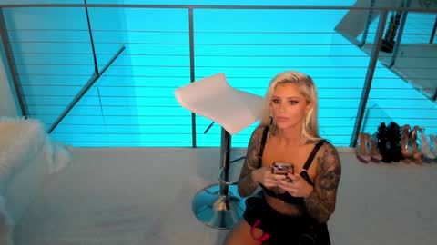 Snapshot of blonde_riderxxx chatting on January 3, 2025, 5:17 am Blonde Rider online show from January 3, 2025, 5:17 am