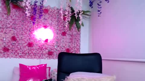 Snapshot of blonde_squirt_ chatting on February 15, 2025, 12:54 pm blonde_squirt_ online show from February 15, 2025, 12:54 pm