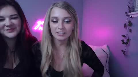 Snapshot of blonde_stella chatting on January 19, 2025, 7:15 am Blonde Stella online show from January 19, 2025, 7:15 am