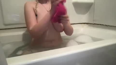 Snapshot of blondebaby18x chatting on December 15, 2025, 2:21 pm BlondeBaby online show from December 15, 2025, 2:21 pm