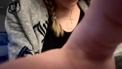 Gia  online show from April 16, 2026, 10:56 pm