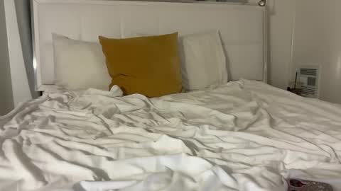 blondebunny999 online show from May 1, 2026, 12:37 am