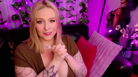 Snapshot of blondejj chatting on November 5, 2025, 5:24 pm JJ online show from November 5, 2025, 5:24 pm