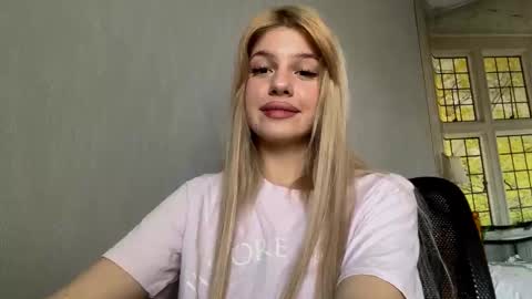 Snapshot of blondellgrubaugh chatting on November 15, 2025, 8:33 am Evelina online show from November 15, 2025, 8:33 am