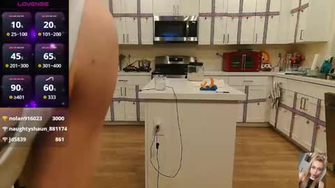 Snapshot of blondiebubblebooty chatting on January 15, 2026, 6:40 am Bubbles online show from January 15, 2026, 6:40 am