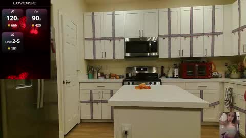 Snapshot of blondiebubblebooty chatting on February 17, 2026, 3:36 am Bubbles online show from February 17, 2026, 3:36 am