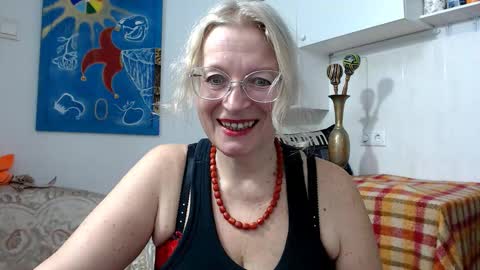 Snapshot of blondmilfs chatting on November 9, 2025, 10:24 am BlondMILfs online show from November 9, 2025, 10:24 am