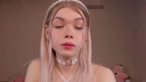 blondy_fina online show from April 21, 2026, 4:52 am