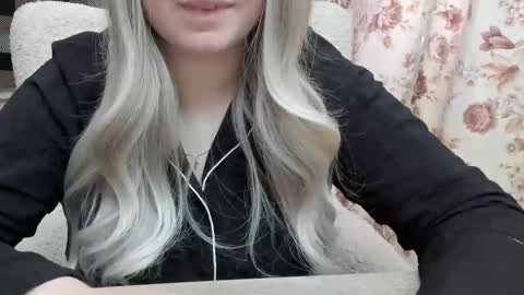 blondymargaret online show from March 3, 2025, 12:27 pm